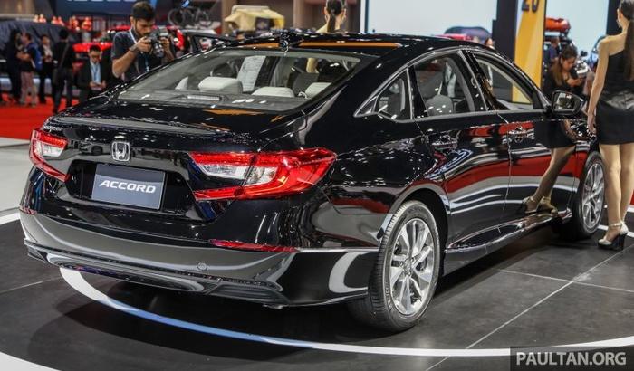 Sau một thời gian ra mắt, Honda vừa chính thức công bố giá bán cho mẫu sedan hạng D Accord mới tại thị  ...