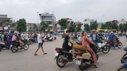 Hà Nội lại chịu dư chấn động đất, dân văn phòng chạy tán loạn