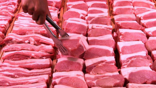 Giữa 'cơn bão' giá thịt heo