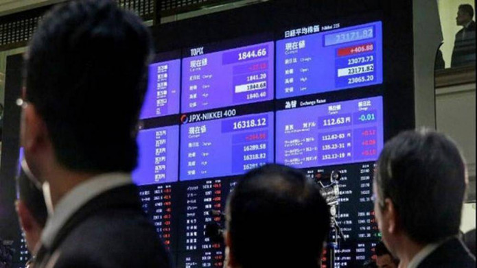 Hang Seng mất gần 500 điểm, chứng khoán châu Á tiếp tục giảm