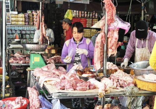 Chạm mốc 200.000 đồng/kg, giá thịt lợn sẽ đắt hơn thịt bò?