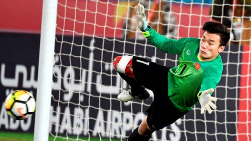 HLV Park Hang-seo tiết lộ lý do giúp Bùi Tiến Dũng đòi lại suất bắt chính từ tay đàn em sau SEA Games đáng quên