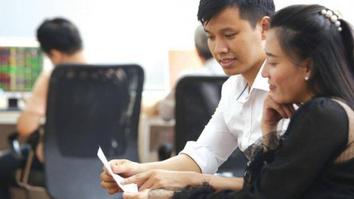 Góc khuất nghề môi giới chứng khoán