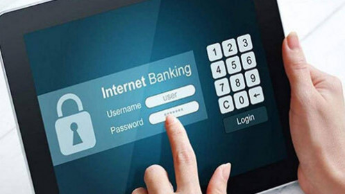 Khách hàng tiêu quá hạn mức thẻ do lỗi thanh toán: Ngân hàng MB có dễ đòi lại tiền?
