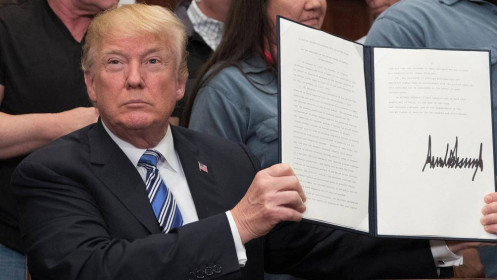 Ông Donald Trump hạ bút ký, Mỹ tăng thuế nhôm và thép nhập khẩu từ 8/2