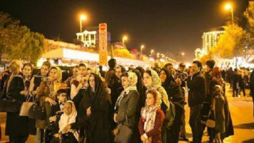 Bất chấp cảnh báo Covid-19, hơn 1,2 triệu người Iran đổ ra đường mừng năm mới