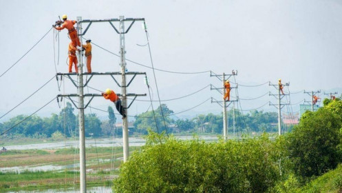 Kiến nghị giảm giá điện sau khi giá xăng xuống thấp nhất 11 năm