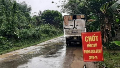15 người trốn trong thùng xe tải, né chốt kiểm dịch để đi đám ma