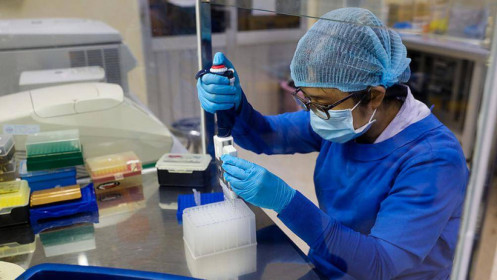 Mua thuốc hiếm từ nước ngoài để cứu phi công Anh