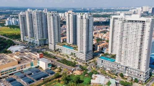 Bị giáng đòn kép, doanh nghiệp địa ốc vẫn tham vọng lãi lớn