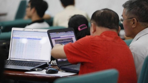 Thị trường chứng khoán: Thanh khoản sụt giảm, nhà đầu tư đang chờ đợi điều gì?