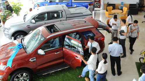 Vay ngân hàng mua ô tô, sống bất an vì bị xiết nợ, cẩu mất xe