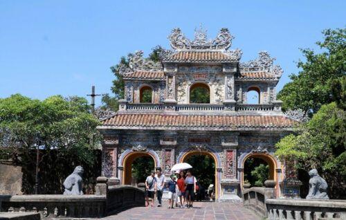 Dậy sóng vì ảnh khoe đoàn du khách 'tẩu thoát' khỏi Đà Nẵng giữa dịch Covid-19