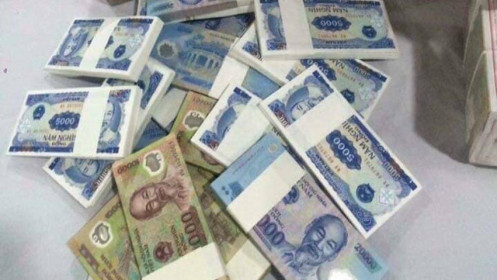 Dịch vụ đổi tiền lẻ gần Tết Nguyên đán 2021 sôi động bất chấp lệnh cấm
