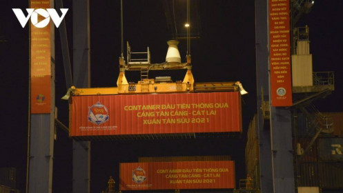 Tân Cảng Sài Gòn đón container đầu tiên qua cảng trong năm Tân Sửu 2021