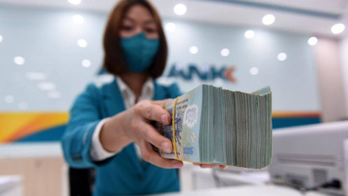 Lãi và phí phải thu nhiều ngân hàng tăng cao, lợi nhuận có đang bị “thổi phồng”?