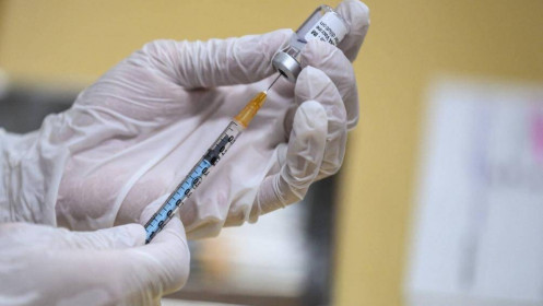 Hai người xuất huyết não sau tiêm vaccine Covid-19
