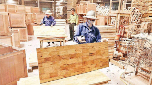 Doanh nghiệp lao đao trước "cơn sốt" giá nguyên phụ liệu