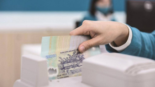 Vốn vào bất động sản và chứng khoán tăng, ngân hàng giảm