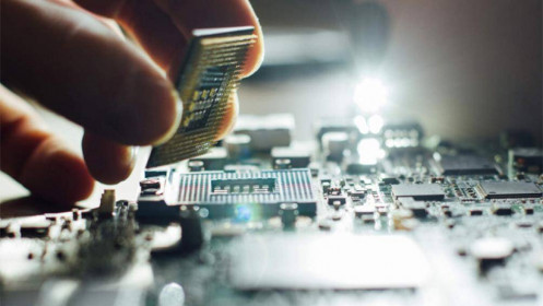 Cuộc khủng hoảng chip toàn cầu qua góc nhìn từ con chip giá 1 USD
