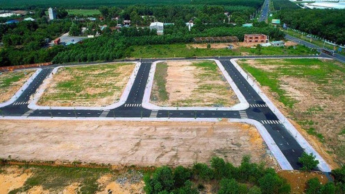 Nhà đầu tư Hà Nội giảm mua đất nền phía Nam, đổ xô săn đất nền ven đô