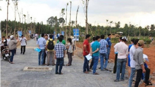 Sốt đất nền, để né trục lợi cần quản lý chặt hay cấm ?