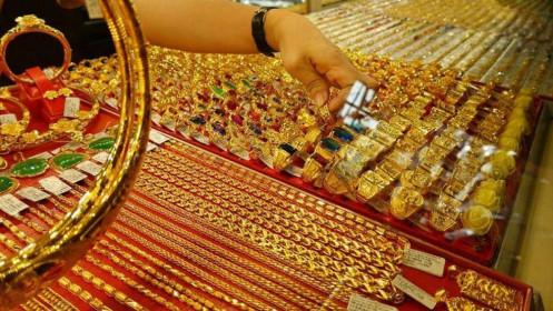 Giá vàng trong nước nhích tăng theo giá thế giới