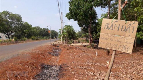 "Sốt" đất nền: quản hay cấm?