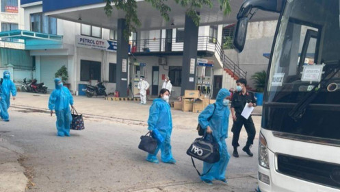 Bắc Giang di chuyển tiếp 2.000 công nhân ra khỏi ổ dịch thôn Núi Hiểu