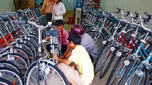 Cửa hàng bán xe đạp "cháy hàng", quá tải vì dân đổ xô đi mua giữa mùa dịch