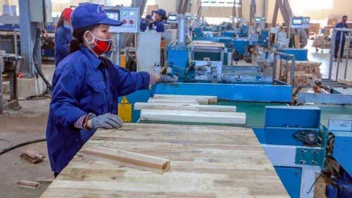 Thực hiện mục tiêu kép: Công nghiệp và thương mại bám sát kịch bản tăng trưởng