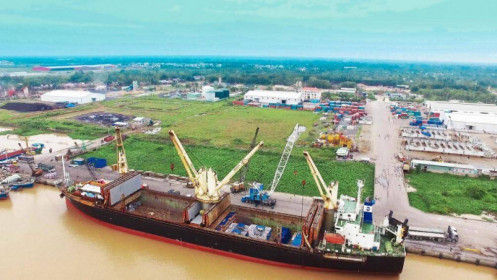 Vì sao không chuyển cảng biển nội địa thành cảng đường thủy?