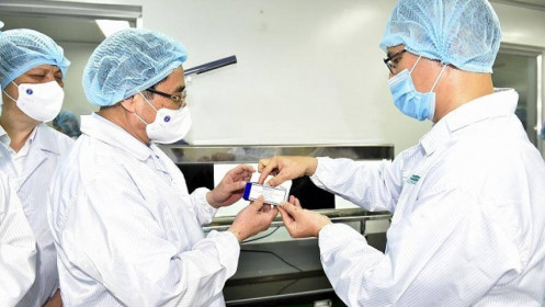 Thủ tướng: Chậm nhất tháng 6/2022, phải có vaccine COVID-19 sản xuất trong nước