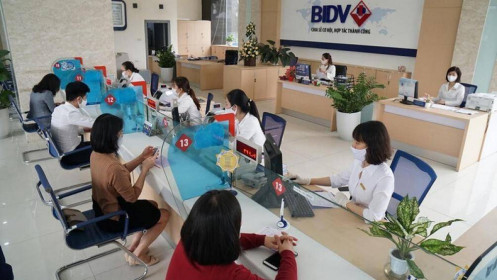 Tranh cãi về lãi suất tiền gửi tiết kiệm 0%