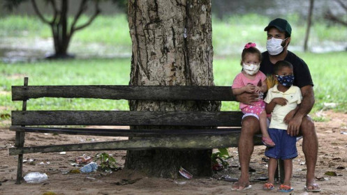 WHO nói thế giới đang ở giai đoạn đầu của làn sóng COVID-19 thứ ba
