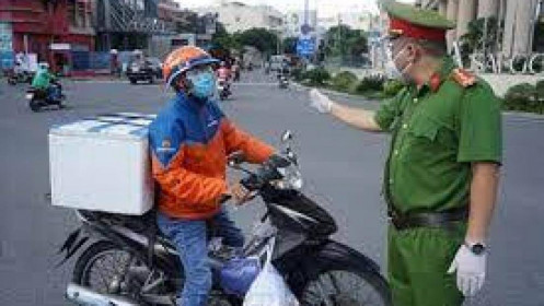 Shipper ở TP.HCM có thẻ mới được hoạt động trên địa bàn cụ thể khi cách ly xã hội