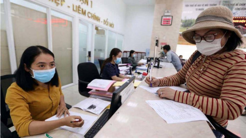 Nên miễn, giảm thuế thu nhập cá nhân cho người lao động