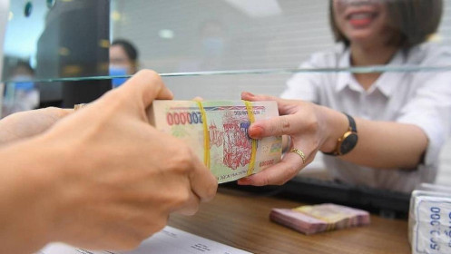 Tổng tài sản và tiền gửi của khách hàng sụt giảm bất thường