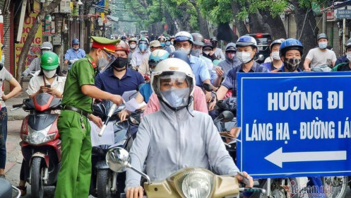 Hà Nội bỏ quy định người đi đường phải có 'lịch trực, lịch làm việc'