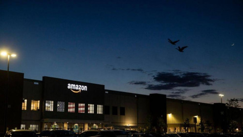 Amazon đánh bại 'vua bán lẻ' Walmart