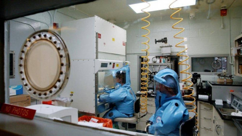 Vì sao Trung Quốc đòi điều tra nguồn gốc Covid-19 tại căn cứ Mỹ?