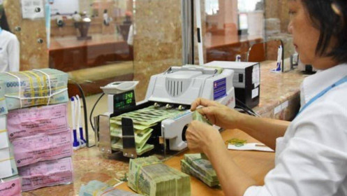 Chênh lệch 'khủng' giữa gửi tiết kiệm tại quầy và gửi online