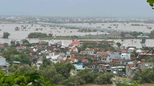 Mưa lớn gây ngập lụt nặng, Phú Yên sơ tán hơn 11.000 người dân