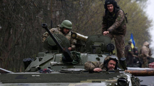 Ukraine thừa nhận “mất mát nghiêm trọng” trong trận chiến ở miền Đông