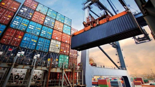 Giá container tăng mạnh trở lại khi Trung Quốc nới lỏng tình trạng phong tỏa