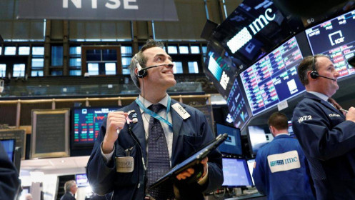 Dow Jones vọt hơn 700 điểm sau phát biểu của Chủ tịch Fed