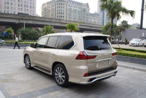 Tại thị trường Việt Nam, mẫu SUV hạng sang cỡ lớn BMW X7 được Thaco Trường Hải nhập khẩu, phân phối  ...