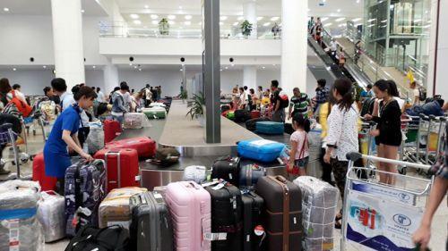 Ngã ngửa món đồ lộ ra có thể dính tù trong vali khách Việt đi Tây