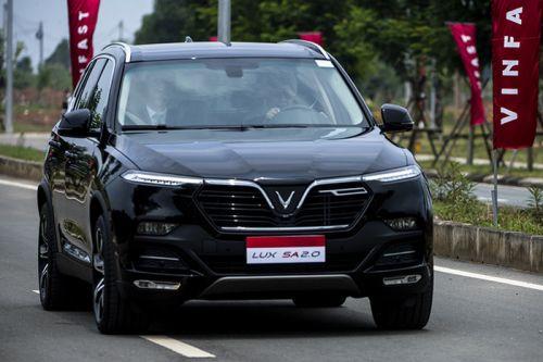 VinFast đã mang 3 sản phẩm xe ô tô của hãng gồm: Fadil, Lux A2.0 và Lux SA2.0.. Ông Mahathir Mohamad  ...