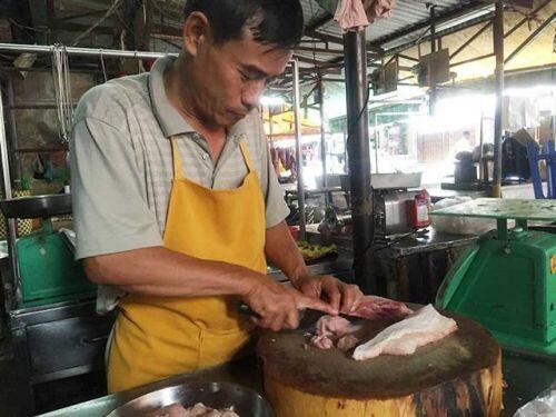 Choáng váng vì giá bún bò, bánh mì… ‘nhảy múa’ theo giá heo